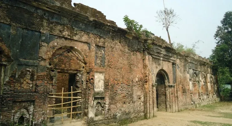 ​অবহেলা ও অযত্নে ধ্বংসের মুখে ফুলবাড়ীর দেড় শত বছরের ঐতিহ্যবাহী 'নাওডাঙ্গা জমিদার বাড়ি'