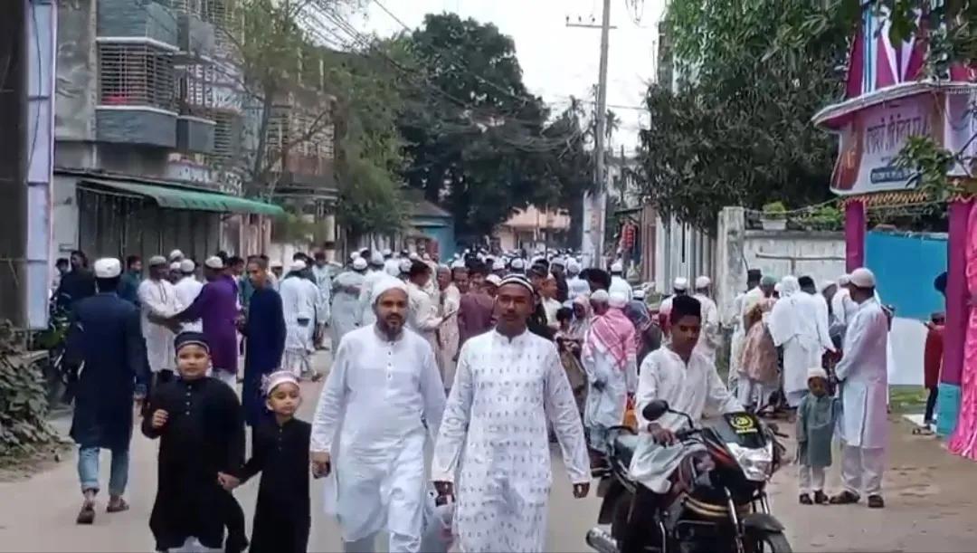 বাগেরহাটা পৌর ঈদগাহ ময়দানে ঈদুল ফিতরের নামাজ অনুষ্ঠিত জামালপুর