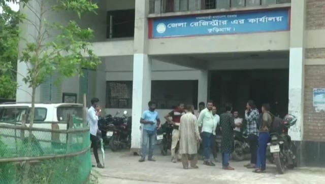 কুড়িগ্রাম জেলা রেজিষ্ট্রার অফিসে দুঃসাহসিক চুরি: একাধিক কক্ষে ভাঙচুর, নিরাপত্তা ব্যবস্থায় বড় প্রশ্ন
