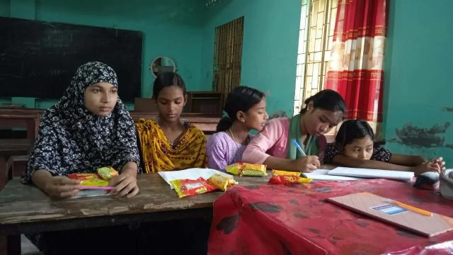 শ্রমিক দিবসেও খোলা কিশোর-কিশোরী ক্লাব, ছুটি পাননি শিক্ষকরা