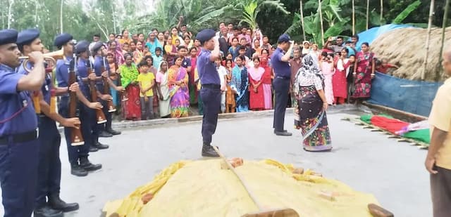রানীশংকৈলে রাষ্ট্রীয় মর্যাদায় বীরাঙ্গনা শ্রী টেপরী রানীর শেষকৃত্য সম্পন্ন