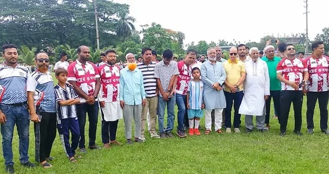 মুড়াপাড়া স্কুলের ১২৫ বছর পূর্তি ১০ হাজার দর্শকের উপস্থিতিতে ফুটবল উৎসব