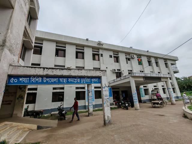 প্রাইভেট ক্লিনিক সেরে হাজিরা দিতে আসেন ডুমুরিয়া হাসপাতালে সরকারি ডাক্তাররা