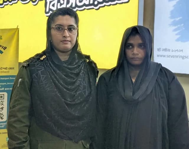 কক্সবাজার বিমানবন্দরে ল্যাপটপ ব্যাগে মিলল প্রায় ১০ হাজার ইয়াবা, নারী যাত্রী আটক