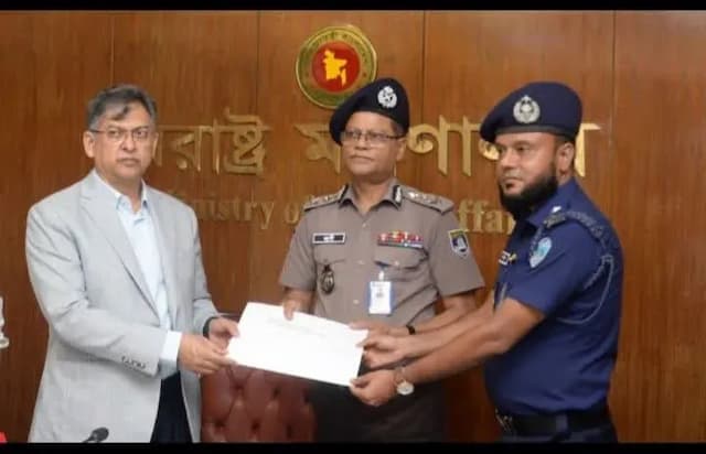 চকরিয়া ৭ আসামি গ্রেপ্তারে অনন্য ভুমিকায় স্বরাষ্ট্র মন্ত্রীর পুরস্কার পেলেন ইন্সপেক্টর মো. মাসুদ