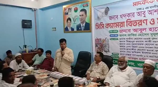 ‘মাদককে না বলুন’ প্রত্যয়ে দোহারে যুবদল নেতা আবুল হাসেম বেপারীর সিসি ক্যামেরা বিতরণ