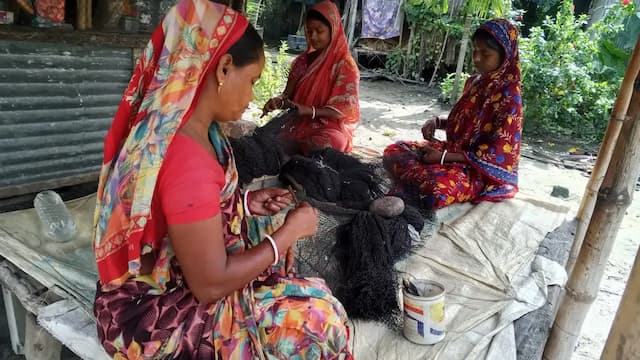 স্বাবলম্বী হচ্ছে মৎস্যজীবীরা, সাফল্যের শীর্ষে ডুমুরিয়ার গোনালী আদর্শ মৎস্যজীবী গ্রাম সমিতি
