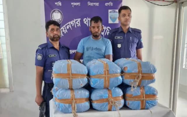 ব্রাহ্মণবাড়িয়ায় ১২২ কেজি গাঁজাসহ মো. রিপন মিয়া (৪০) নামের এক মাদক কারবারিকে গ্রেপ্তার করেছে পুলিশ