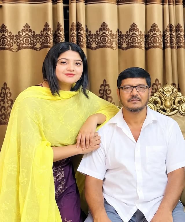 ক্লোজআপ ওয়ান তারকা সালমার বাবা ফজলুল হক এর দাফন সম্পন্ন ।