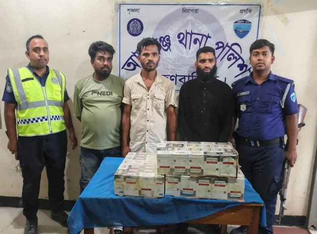 আশুগঞ্জে পুলিশের অভিযানে মাইক্রোবাসে মিলল বিপুল পরিমাণ শুল্কবিহীন সিগারেট, গ্রেফতার ৩