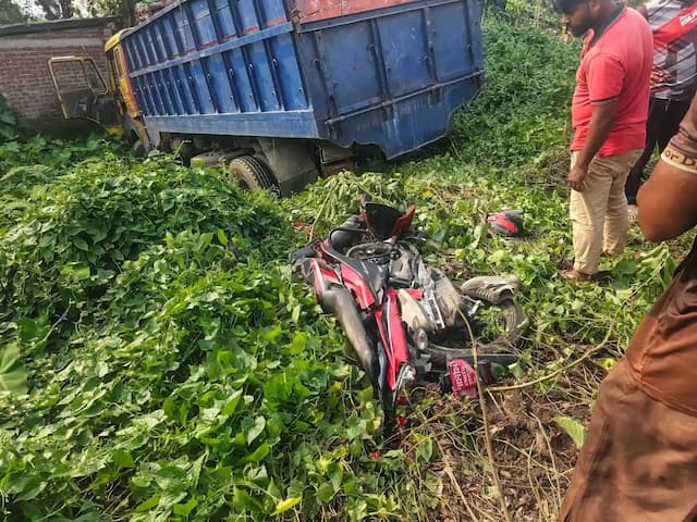 বালিয়াডাঙ্গীতে ট্রাকের সঙ্গে মোটরসাইকেলের সংঘর্ষ, নিহত ১, আহত ২
