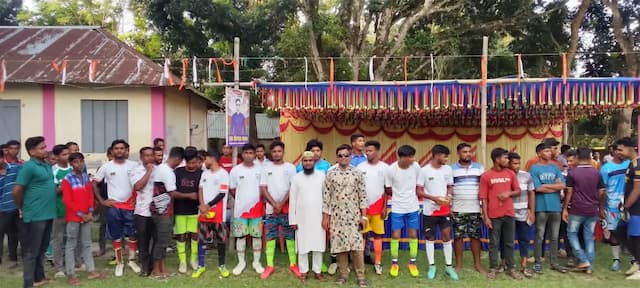 ২ গোলের জয়ে ফাইনালে হরিণমারী, সেমিতে বিদায় আমজানখোরের ২ গোলের জয়ে ফাইনালে হরিণমারী, সেমিতে বিদায় বারোসা একাদশ
