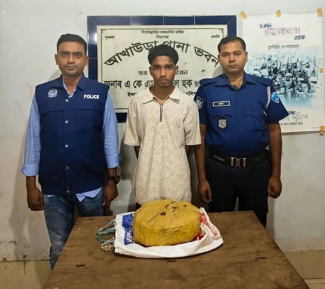 আখাউড়ায় দুই কেজি গাঁজাসহ মাদক কারবারি গ্রেফতার