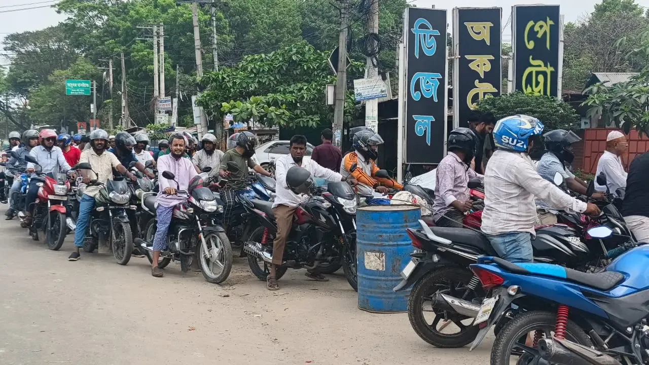 ব্রাহ্মণবাড়িয়ার এস রহমান ফিলিং স্টেশনে ন্যায্যমূল্যের বাইরে জ্বালানি বিক্রির অভিযোগ