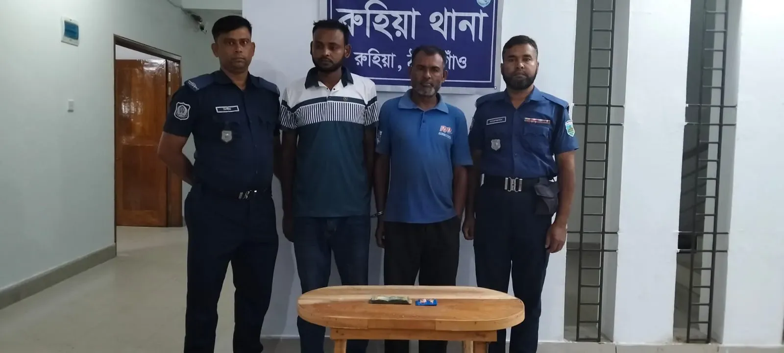 রুহিয়ায় ইয়াবা ও নগদ টাকাসহ দুইজন গ্রেপ্তার