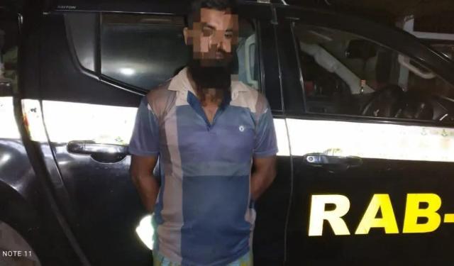রাজশাহীতে অভিযান চালিয়ে শামিম জাহাঙ্গীর হত্যা মামলার আসামি রাজীব মিস্ত্রি আটক।