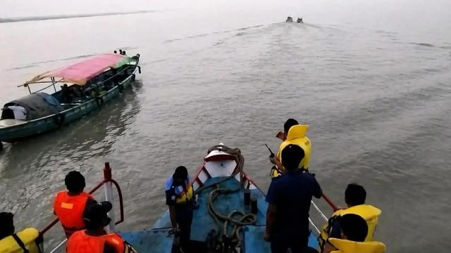 কুষ্টিয়ার পদ্মায় সংঘর্ষ: সশস্ত্র হামলায় ওসিসহ ৫ পুলিশ আহত।