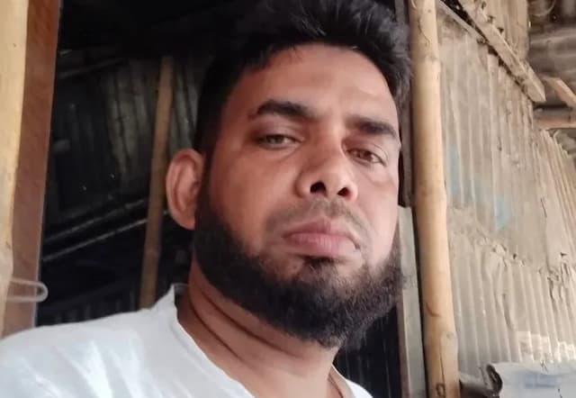 কুষ্টিয়ায় ফার্নিচা*রের দোকান থেকে ব্যবসা*য়ীর অর্ধ/গলিত মরদে/হ উদ্ধার।