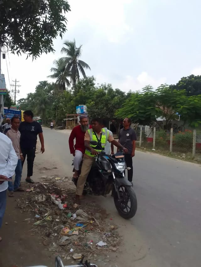 প্রধানমন্ত্রীকে নিয়ে কটূক্তির অভিযোগ ঘিরে দৌলতপুরে উত্তেজনা, শিক্ষক আটক।