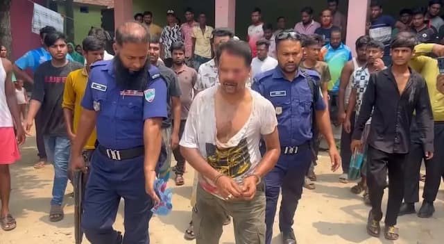 রহস্যজনক গতিবিধি, যুবকের কাছে মিলল আগ্নে/য়াস্ত্র ও গুলি।