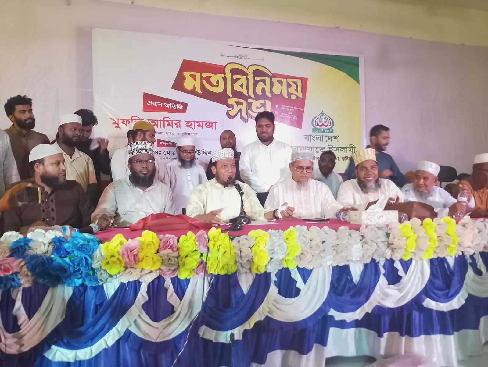 আবার ৫ আগস্ট দেখতে চান?’ দৌলতপুরে আমির হামজার বার্তা ।