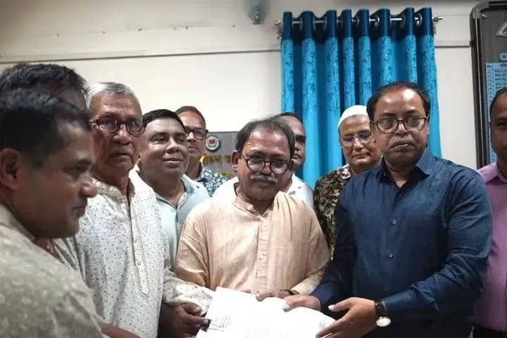 ঠাকুরগাঁও-১ আসনের উপ-নির্বাচনে বিএনপির প্রার্থী মির্জা ফয়সলের মনোনয়নপত্র জমা