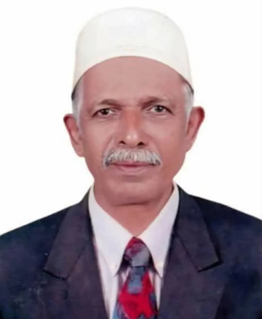 সীতাকুন্ডে রাষ্ট্রীয় মর্যাদায় মুক্তিযোদ্ধা কমান্ডার আবুল মনসুরের দাফন সম্পন্ন