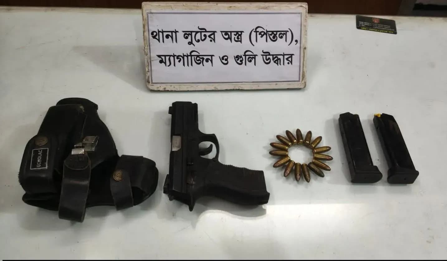 কুমারখালীতে থানা থেকে লুট হওয়া পিস্তলসহ গুলি উদ্ধার।