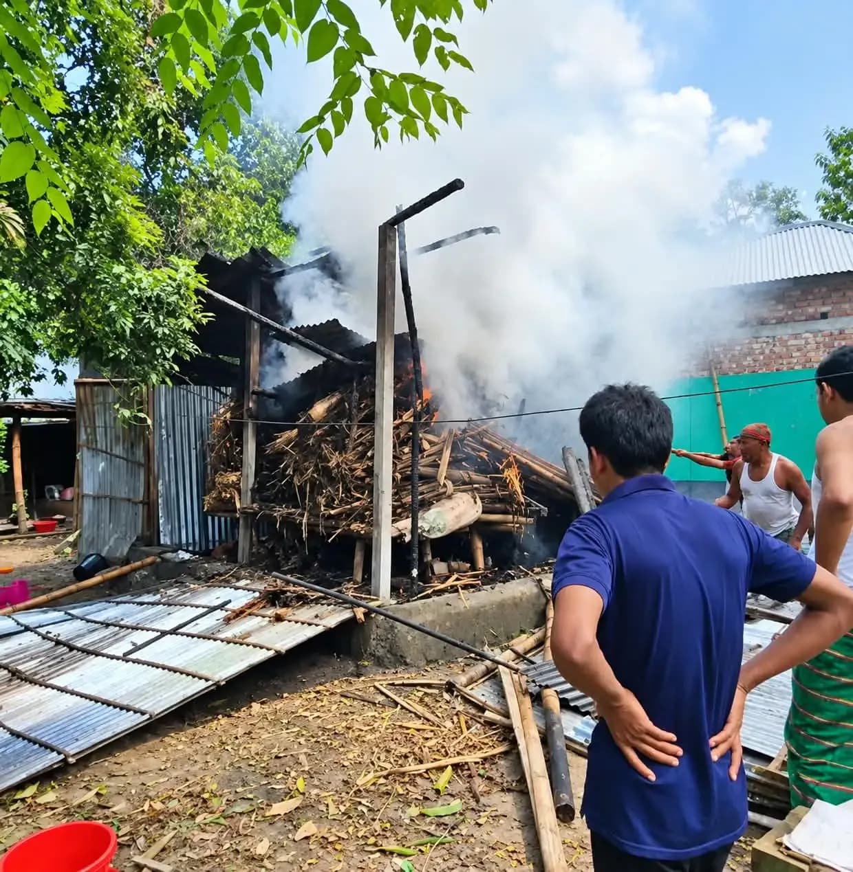 যেখানে আঁটতো জীবন ও জ্বালানি আগুন কাড়লো সেই ঘরের ঠিকানা