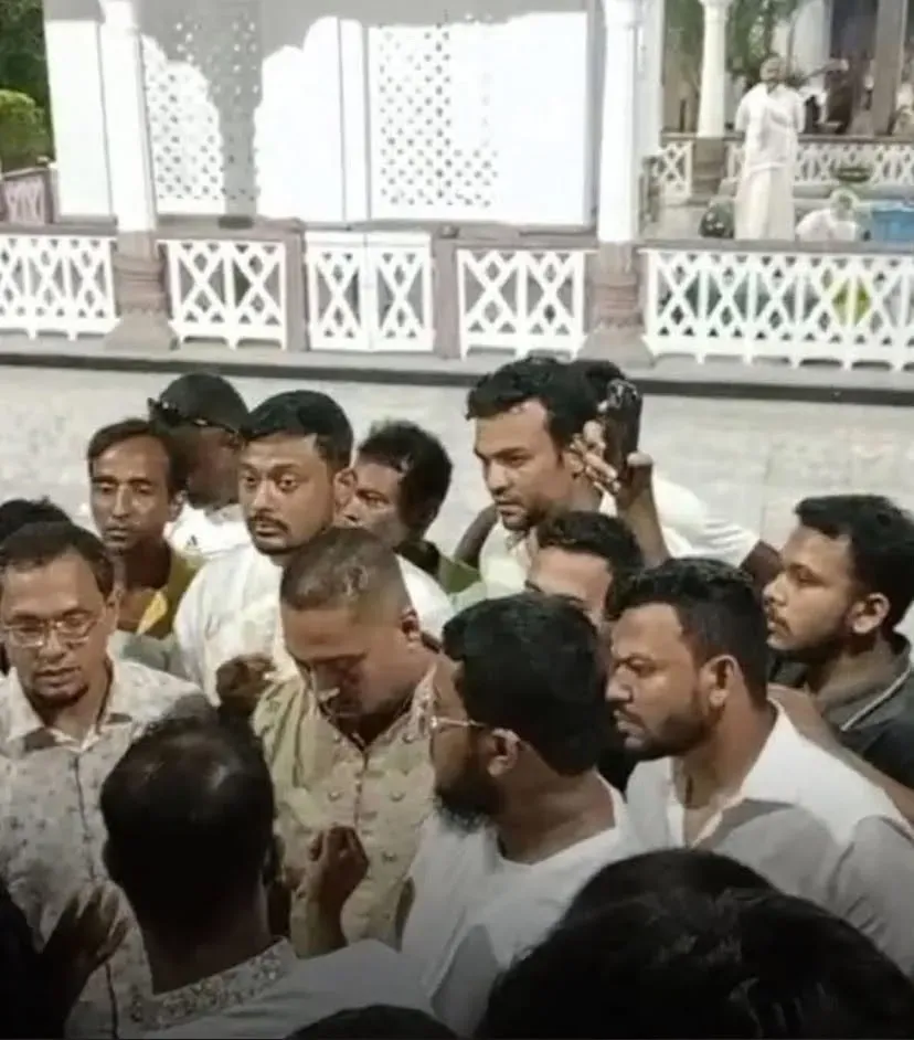 লালন মাজারে নাসীরুদ্দীন পাটওয়ারীকে ঘিরে উত্তেজনা, হামলার অভিযোগ।