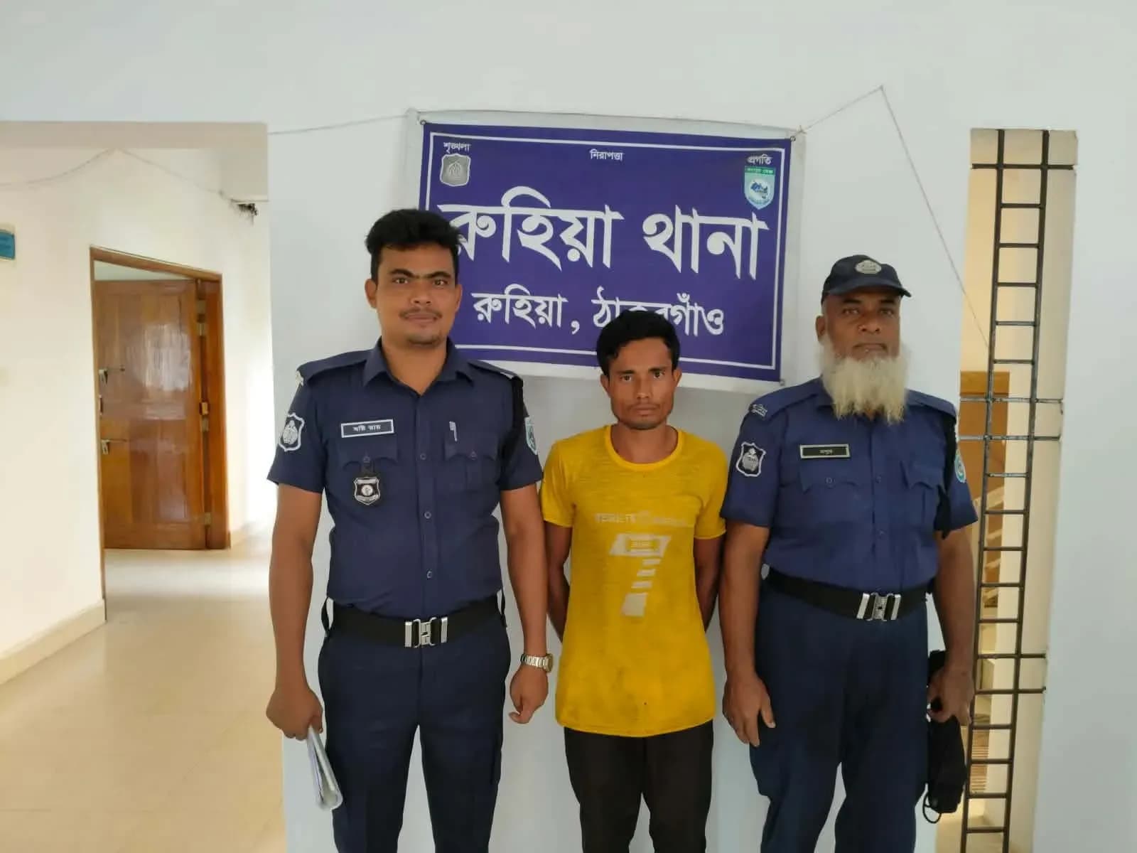 রুহিয়ায় ২১ লিটার চোলাই মদসহ গ্রেপ্তার ৩ 